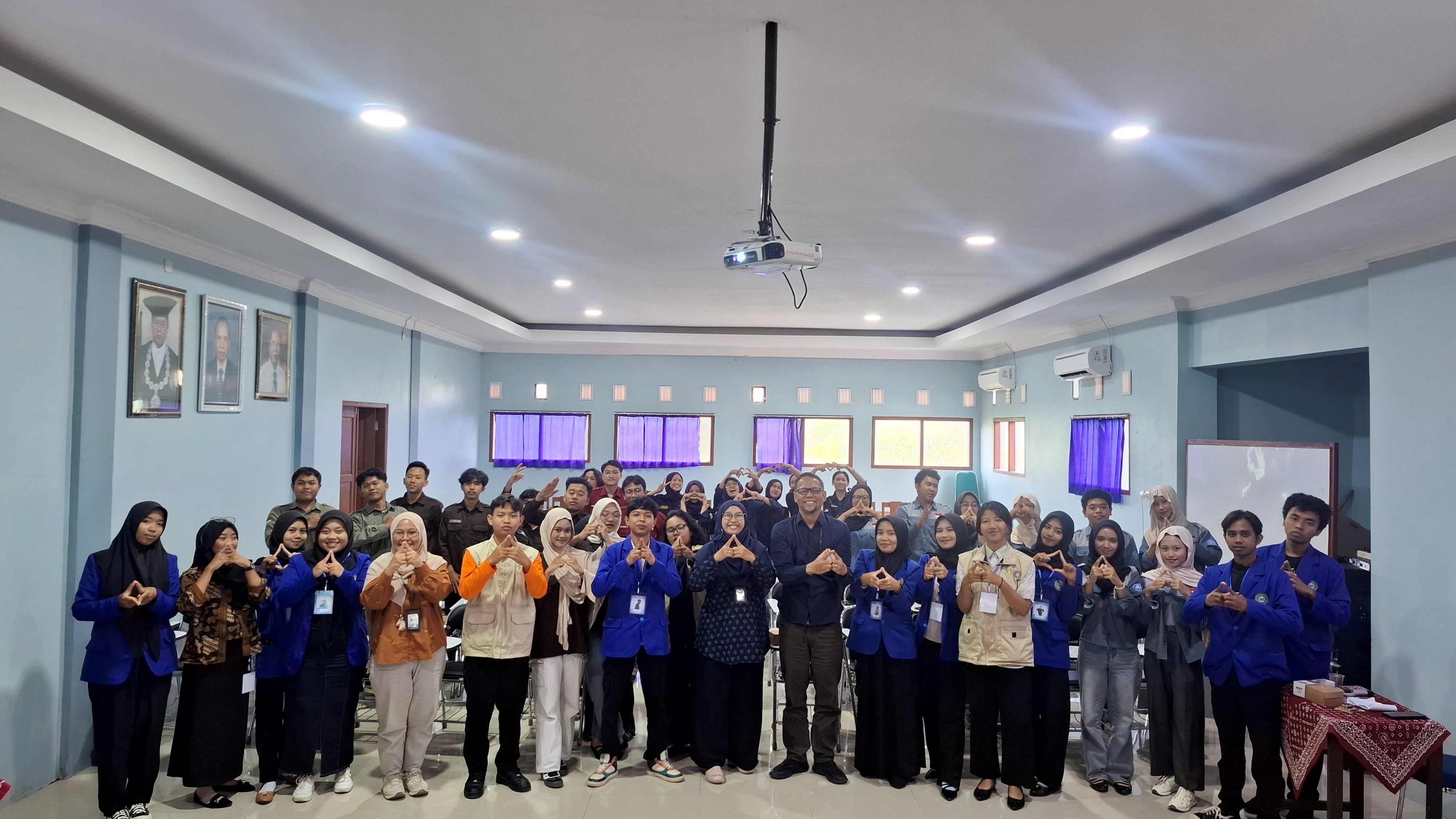 Tingkatkan Kompetensi Analisis Data Mahasiswa, UGK Hadirkan Seminar Pengolahan Data dan Pojok Statistik